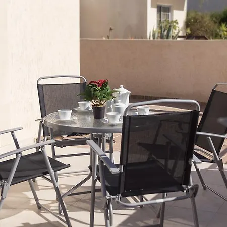 House In Livadia 22a Tatil Evi